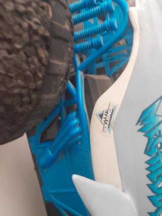 Coche RC Monster Jam Megalodon tiburon