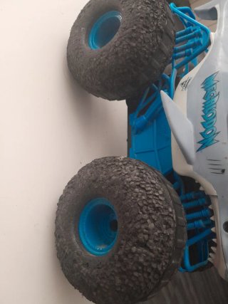 Coche RC Monster Jam Megalodon tiburon