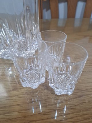 Juego de licorera y vasos de cristal