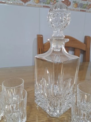 Juego de licorera y vasos de cristal