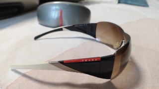 Gafas de sol Prada con funda original
