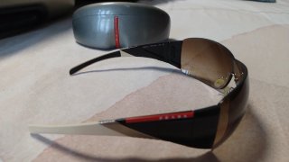 Gafas de sol Prada con funda original