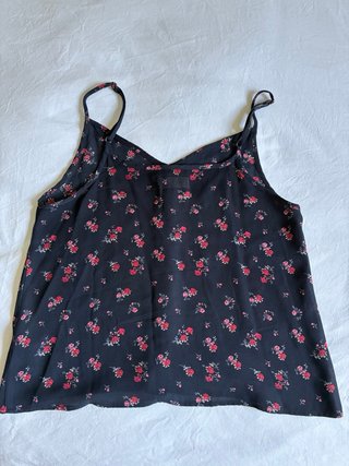 Top Brownie azul marino con estampado floral