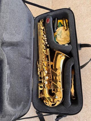 Saxofón Alto Yamaha YAS-275 + 2 Estuches