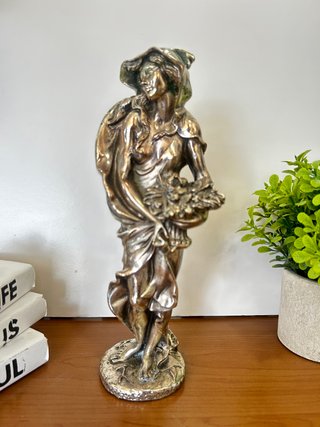 Escultura Mujer Art Nouveau Cesta de Flores