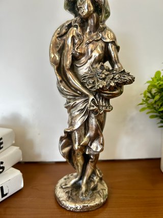 Escultura Mujer Art Nouveau Cesta de Flores