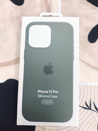 Funda Silicona iPhone 15 Pro MagSafe Apple