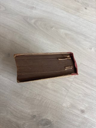 Libro antiguo, nueva enciclopedia escolar