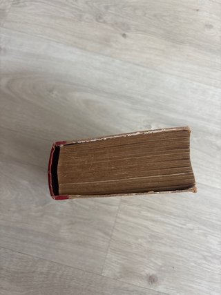 Libro antiguo, nueva enciclopedia escolar