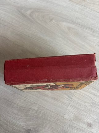 Libro antiguo, nueva enciclopedia escolar