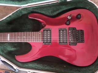 Guitarra LTD roja con funda y amplificador