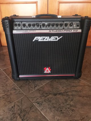 Guitarra LTD roja con funda y amplificador