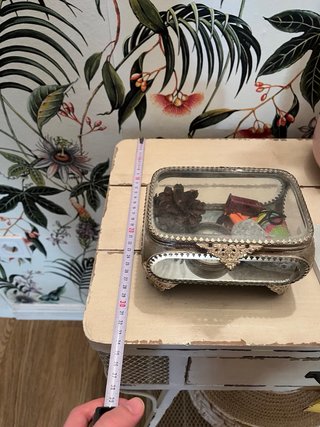 Mesa auxiliar de metal y madera