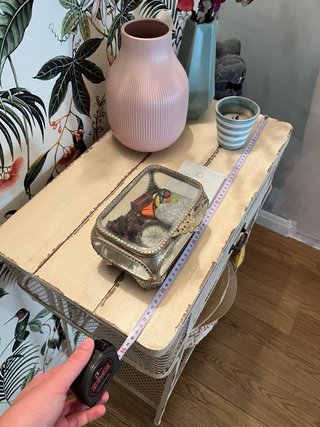 Mesa auxiliar de metal y madera
