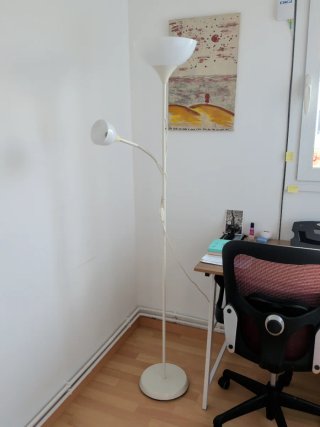 Lámpara de pie blanca
