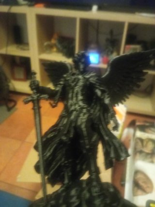 Arcángel Miguel Figura Negra