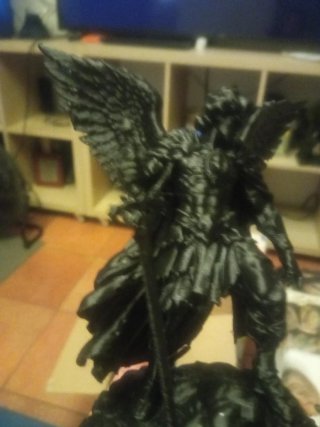 Arcángel Miguel Figura Negra