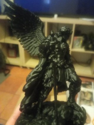 Arcángel Miguel Figura Negra