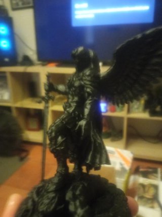 Arcángel Miguel Figura Negra