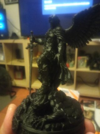 Arcángel Miguel Figura Negra