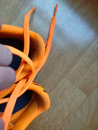 Botas de fútbol niño/ niña. Marca Puma Naranja
