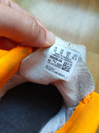 Botas de fútbol niño/ niña. Marca Puma Naranja