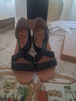 Sandalias piel negras Primichi