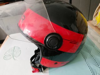 Casco BKR Rojo y Negro con Visera talla L