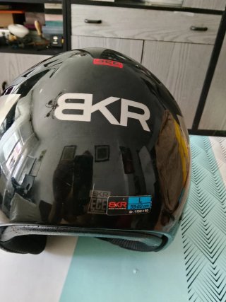Casco BKR Rojo y Negro con Visera talla L