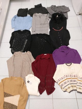 Muchos jerséis de mujer