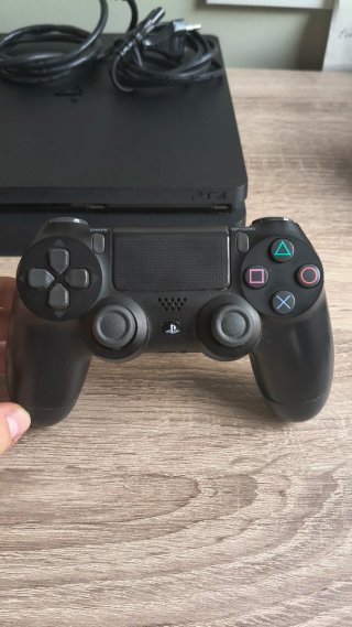 PS4 Slim 1TB + Mando Negro