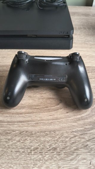 PS4 Slim 1TB + Mando Negro