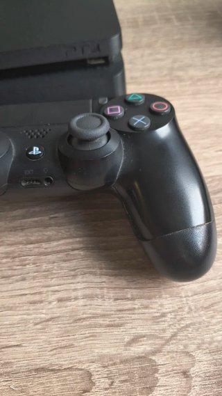 PS4 Slim 1TB + Mando Negro