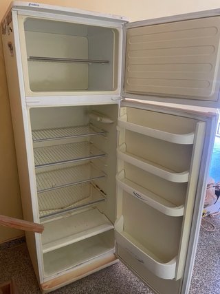 Nevera blanca con congelador