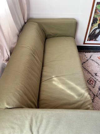 Sofá IKEA Klippan verde oliva.