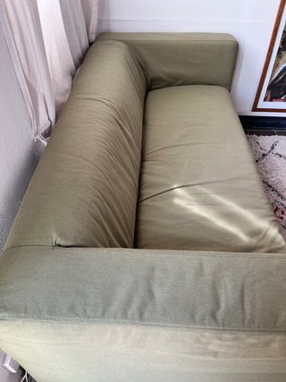 Sofá IKEA Klippan verde oliva.