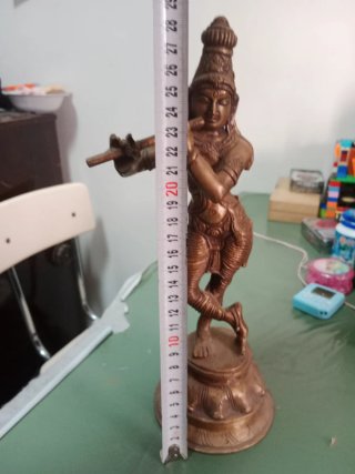 Antigua estatua de bronce de Krishna