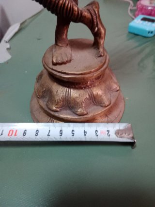 Antigua estatua de bronce de Krishna
