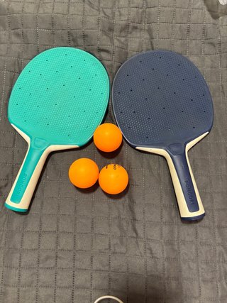 Raquetas de ping pong y pelotas