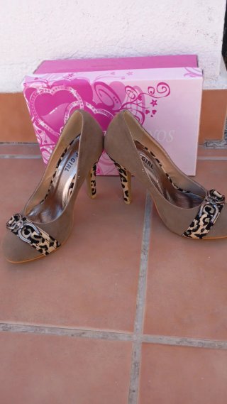Zapatos de tacón marrón y leopardo T.36