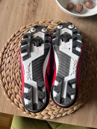 Botines de Spinning Rojos y Negros