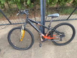 Bicicleta Montaña Monty Negra y Naranja