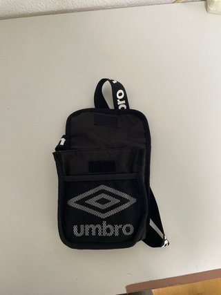 Riñonera Umbro Negra