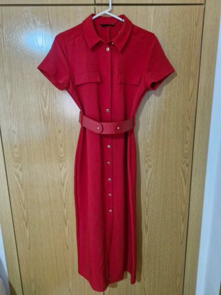 Vestido rojo con cinturón