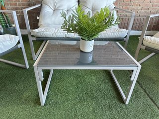Conjunto sofá, 2 sillas y mesa exterior