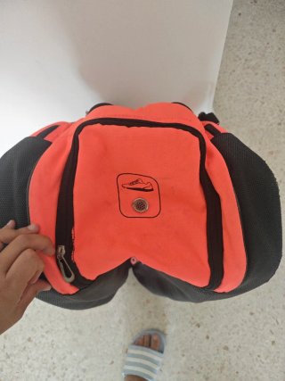 Mochila Bullpadel Grande Naranja y Negra