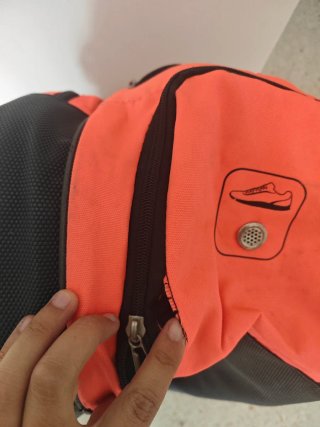 Mochila Bullpadel Grande Naranja y Negra