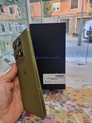 Motorola Signature 512GB Martini Olive