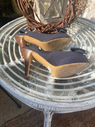 Zapatos azul marino coquetos con lazo