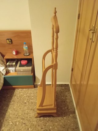 Galan de noche de madera natural